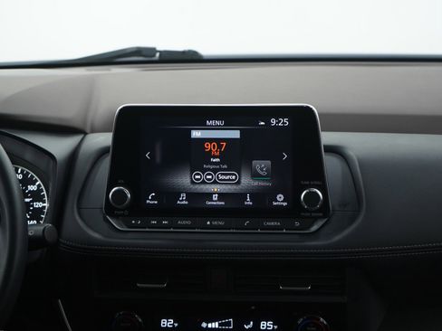 Used 2023 Nissan Rogue SV image 15