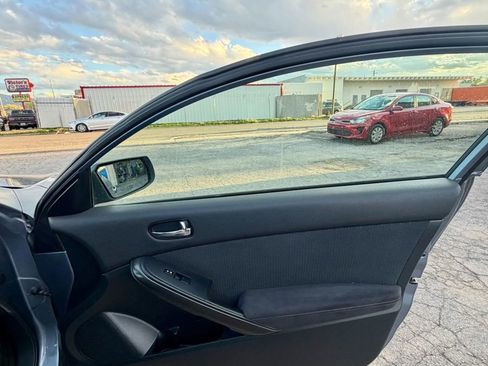 Used 2010 Nissan Altima 2.5 S FWD image 16