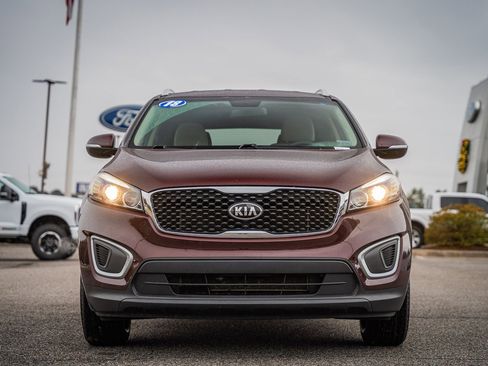 Used 2018 Kia Sorento LX image 2