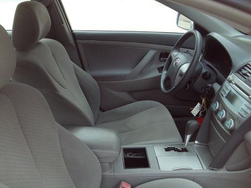 Used 2009 Toyota Camry LE image 23