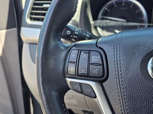 Used 2019 Toyota Highlander XLE AWD/4WD image 33