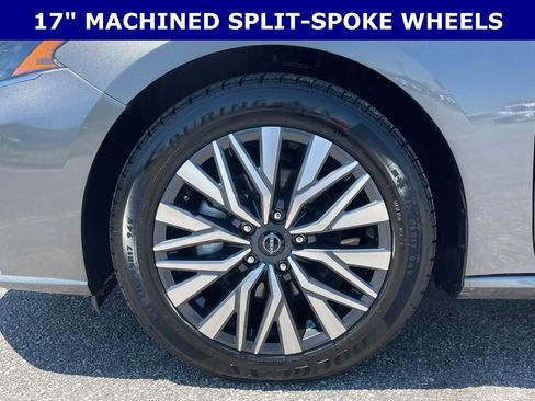 Used 2024 Nissan Altima 2.5 SV FWD image 5