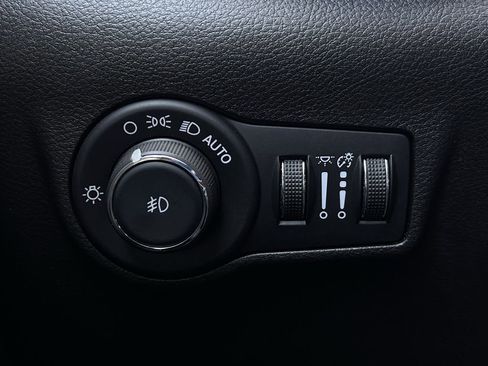 Used 2025 Jeep Compass Limited AWD/4WD image 25