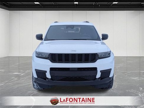 Certified 2024 Jeep Grand Cherokee L Laredo image 8