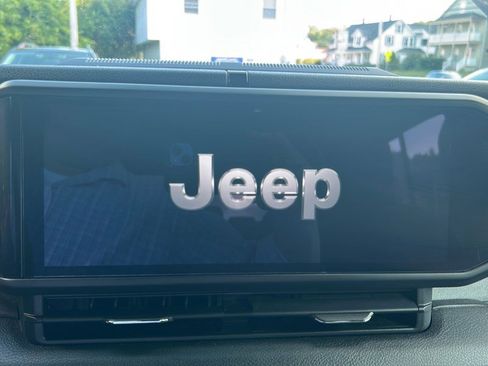 Used 2024 Jeep Wrangler Unlimited w/ Convenience Group image 17