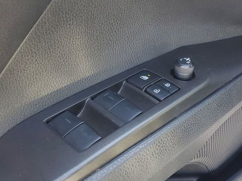 Used 2023 Toyota Camry SE image 9