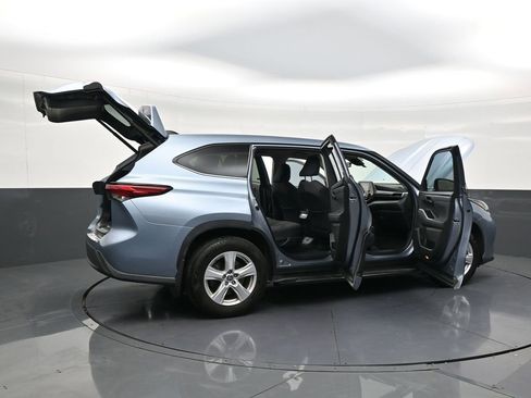 Used 2022 Toyota Highlander LE image 28