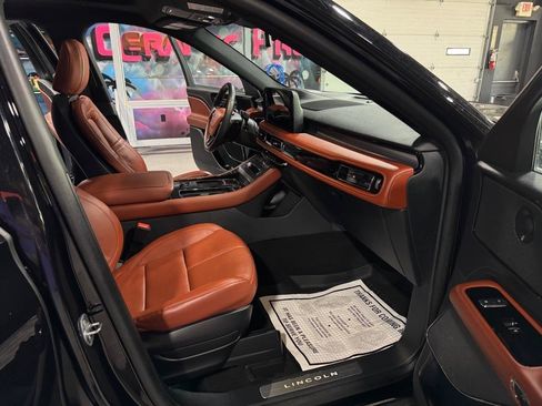 Used 2025 Lincoln Aviator Reserve AWD/4WD image 19