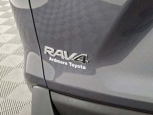 Used 2020 Toyota RAV4 XLE image 23
