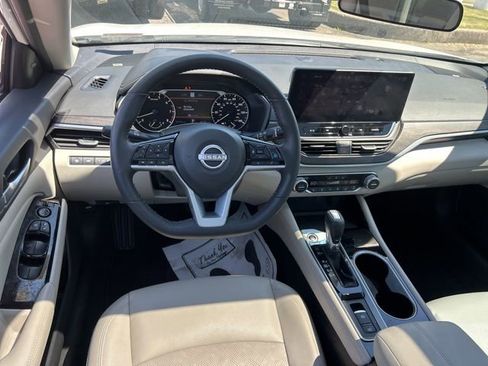 Used 2025 Nissan Altima 2.5 SL FWD image 28