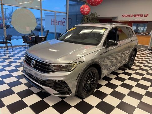 Certified 2022 Volkswagen Tiguan SE R-Line image 3