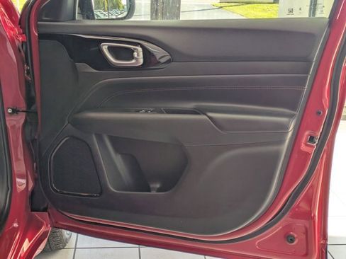 Used 2023 Jeep Compass Limited image 32