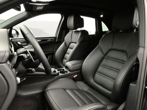New 2026 Porsche Macan AWD/4WD image 5