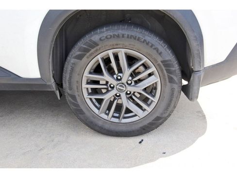 Used 2023 Nissan Rogue S image 21