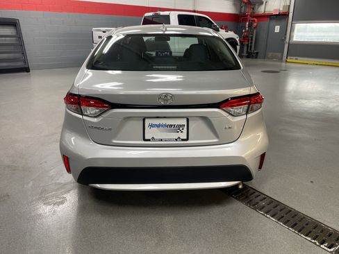 Used 2021 Toyota Corolla LE image 9