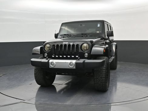 Used 2014 Jeep Wrangler Unlimited Sahara w/ Dual Top Group AWD/4WD image 3