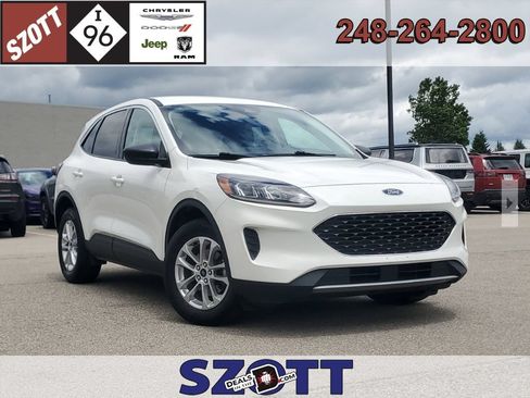 Used 2022 Ford Escape SE w/ Cold Weather Package AWD/4WD image 1
