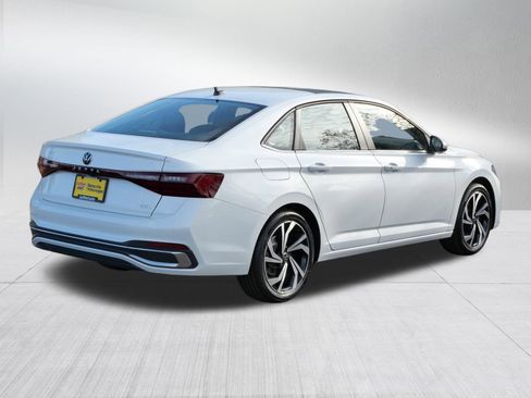 Certified 2025 Volkswagen Jetta SEL image 7