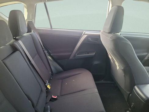 Used 2018 Toyota RAV4 LE image 5