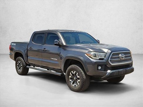 Used 2017 Toyota Tacoma TRD Off-Road w/ Tow Package RWD image 3