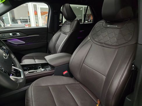 Used 2025 Ford Explorer Platinum w/ LUX Leather Package image 18