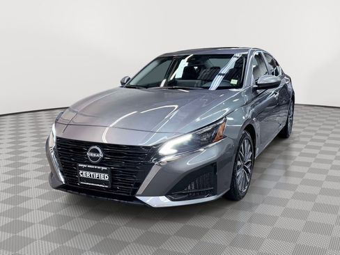 Used 2025 Nissan Altima 2.5 SV w/ SV Premium Package FWD image 7