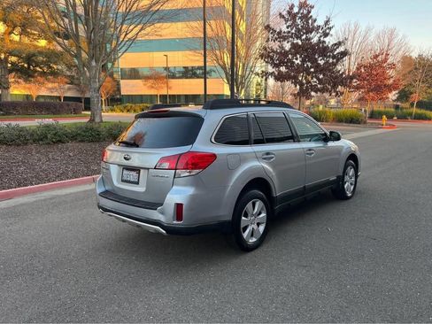 Used 2012 Subaru Outback 2.5i Premium image 4