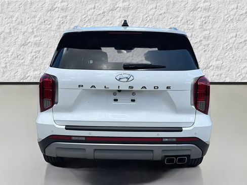 Used 2023 Hyundai Palisade Limited FWD image 4