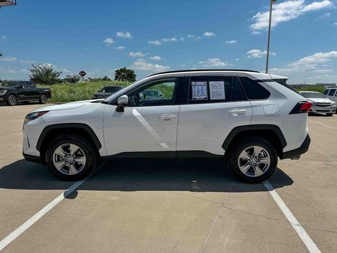 Used 2025 Toyota RAV4 XLE FWD image 6