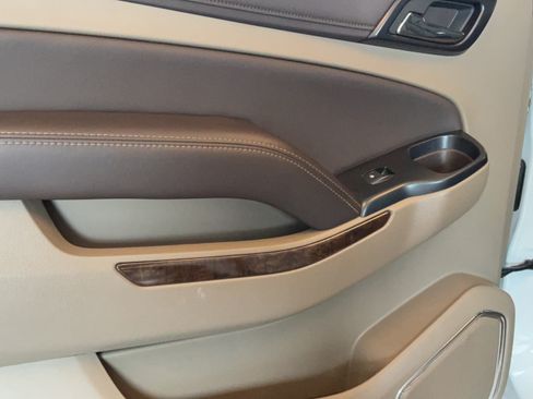 Used 2019 Chevrolet Suburban LT RWD image 38