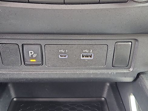 Used 2022 Nissan Frontier SV w/ Technology Package image 8