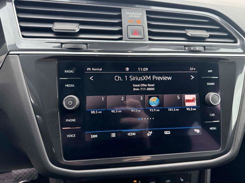 Used 2022 Volkswagen Tiguan SE image 25