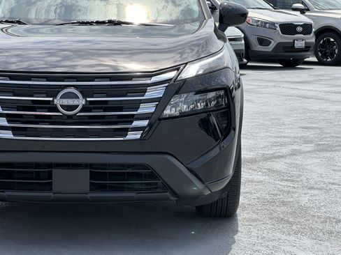 Used 2025 Nissan Rogue SV image 13