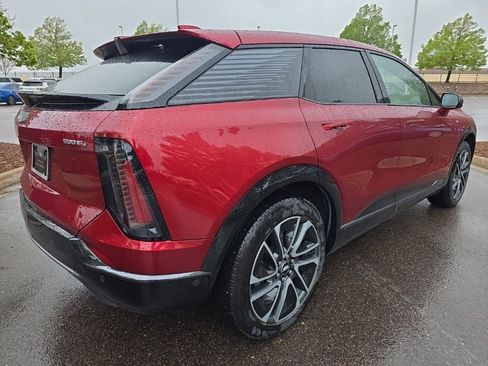 Certified 2025 Cadillac Optiq Sport 2 w/ LPO, Floor Liner Package AWD/4WD image 5