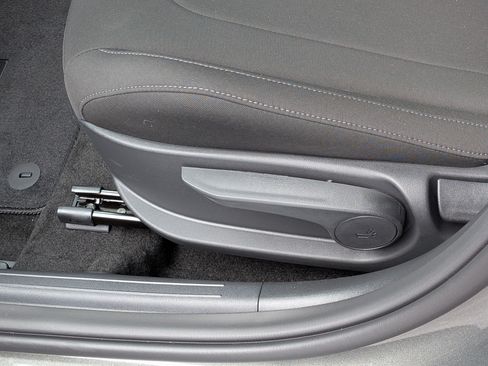 New 2026 Hyundai Elantra Limited FWD image 19
