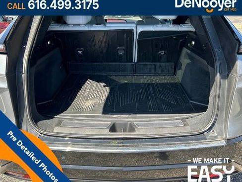 Used 2024 Cadillac Lyriq Luxury AWD/4WD image 9