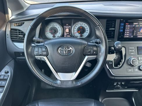 Used 2016 Toyota Sienna SE image 14