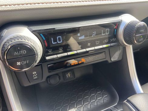 Used 2025 Toyota RAV4 XLE AWD/4WD image 22