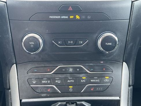 Used 2019 Ford Edge SEL w/ Equipment Group 201A FWD image 9