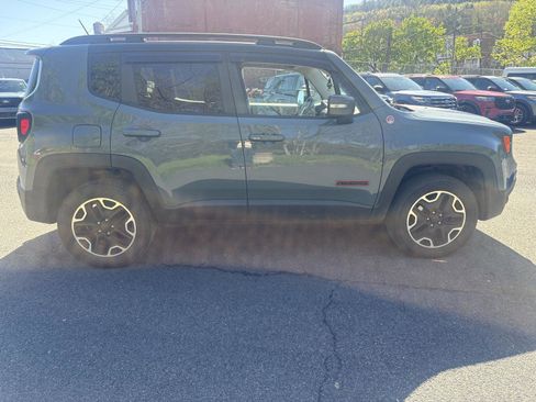 Used 2016 Jeep Renegade Trailhawk AWD/4WD image 10