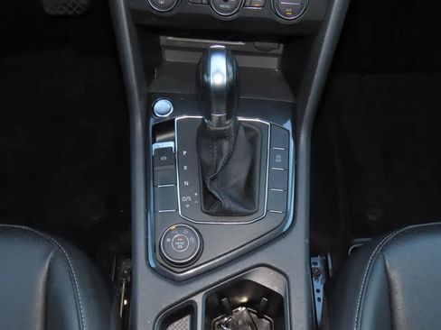 Used 2019 Volkswagen Tiguan SE image 22