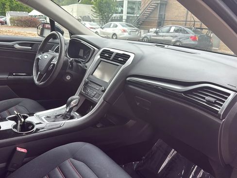 Used 2016 Ford Fusion SE FWD image 21