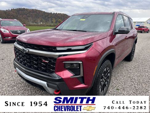 Used 2024 Chevrolet Traverse Z71 image 1