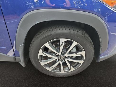 Used 2023 Toyota Corolla Cross XLE w/ Convenience Package AWD/4WD image 42
