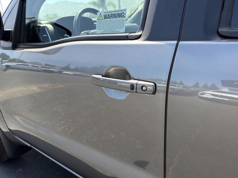 Used 2024 Nissan Frontier SV w/ SV Convenience Package RWD image 38