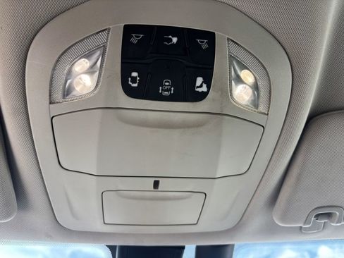 Used 2020 Chrysler Pacifica Touring-L FWD image 25