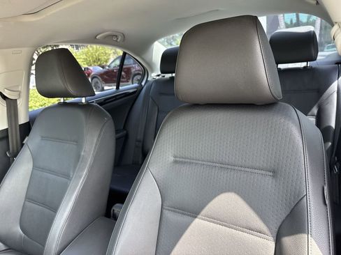 Used 2017 Volkswagen Jetta SEL FWD image 42