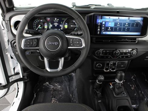 Used 2025 Jeep Wrangler Unlimited Sahara w/ Safety Group AWD/4WD image 10