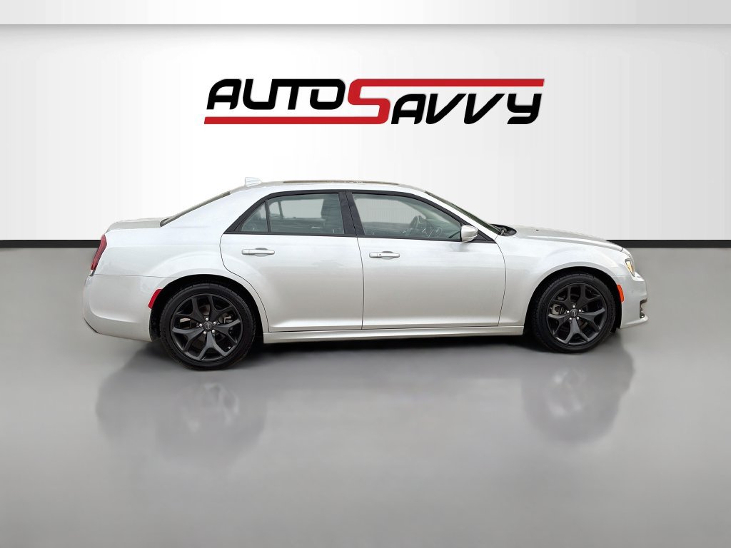 Used 2022 Chrysler 300 Touring L w/ Popular Equipment Group RWD image 8