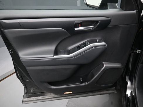 Certified 2025 Toyota Highlander XSE image 11